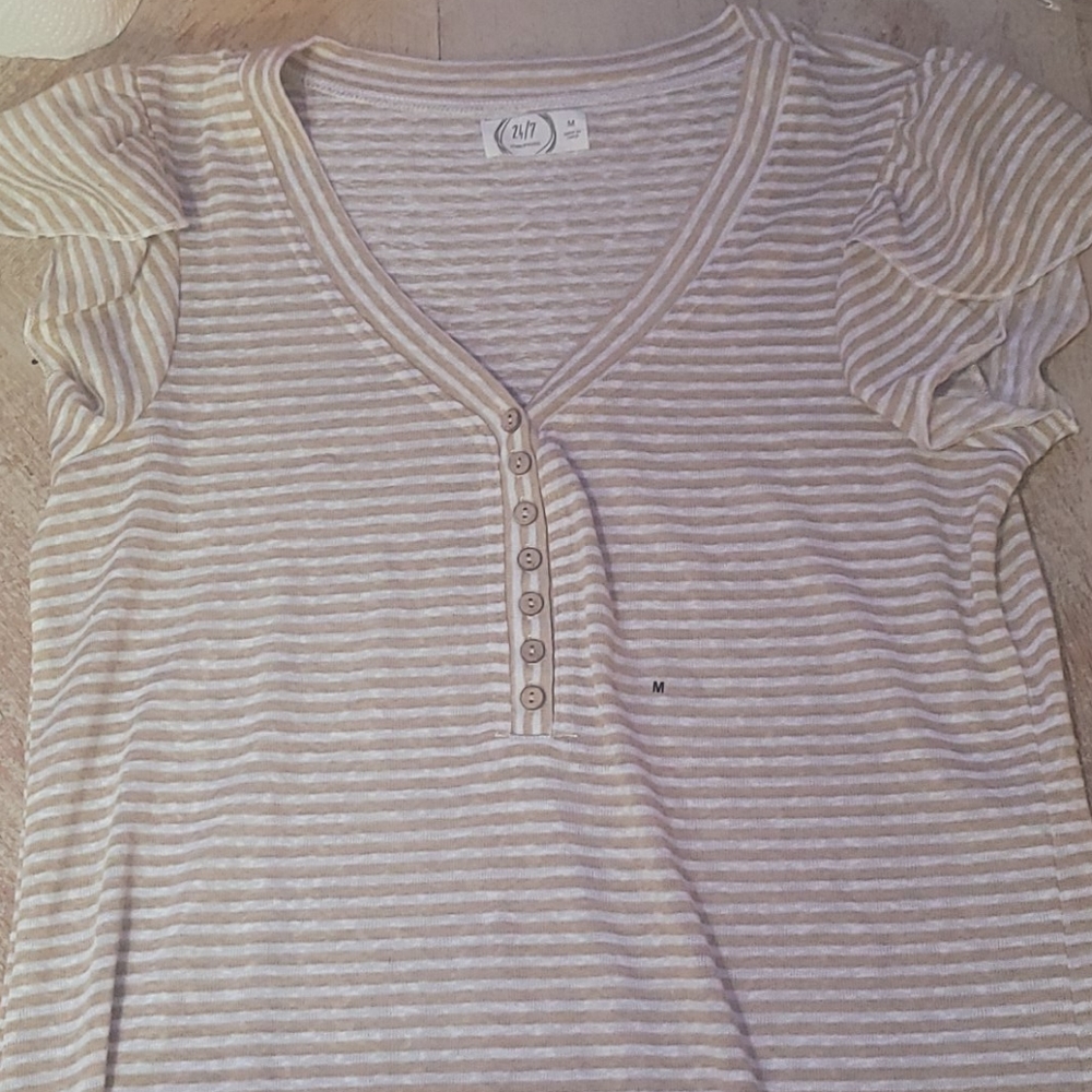 Flutter sleeve top